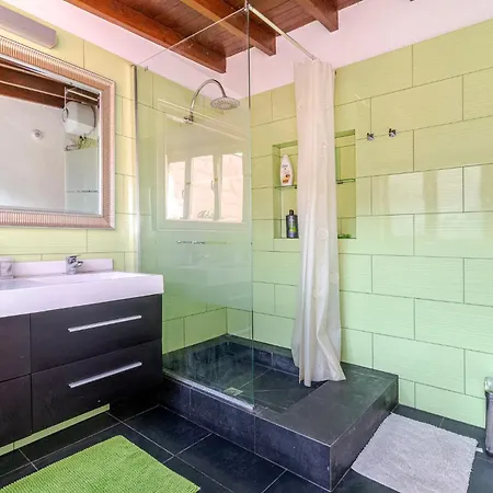Ferienhaus Flatguest Amiga Mia - Traditional House *